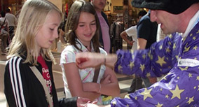 Zauberer bei walking-act